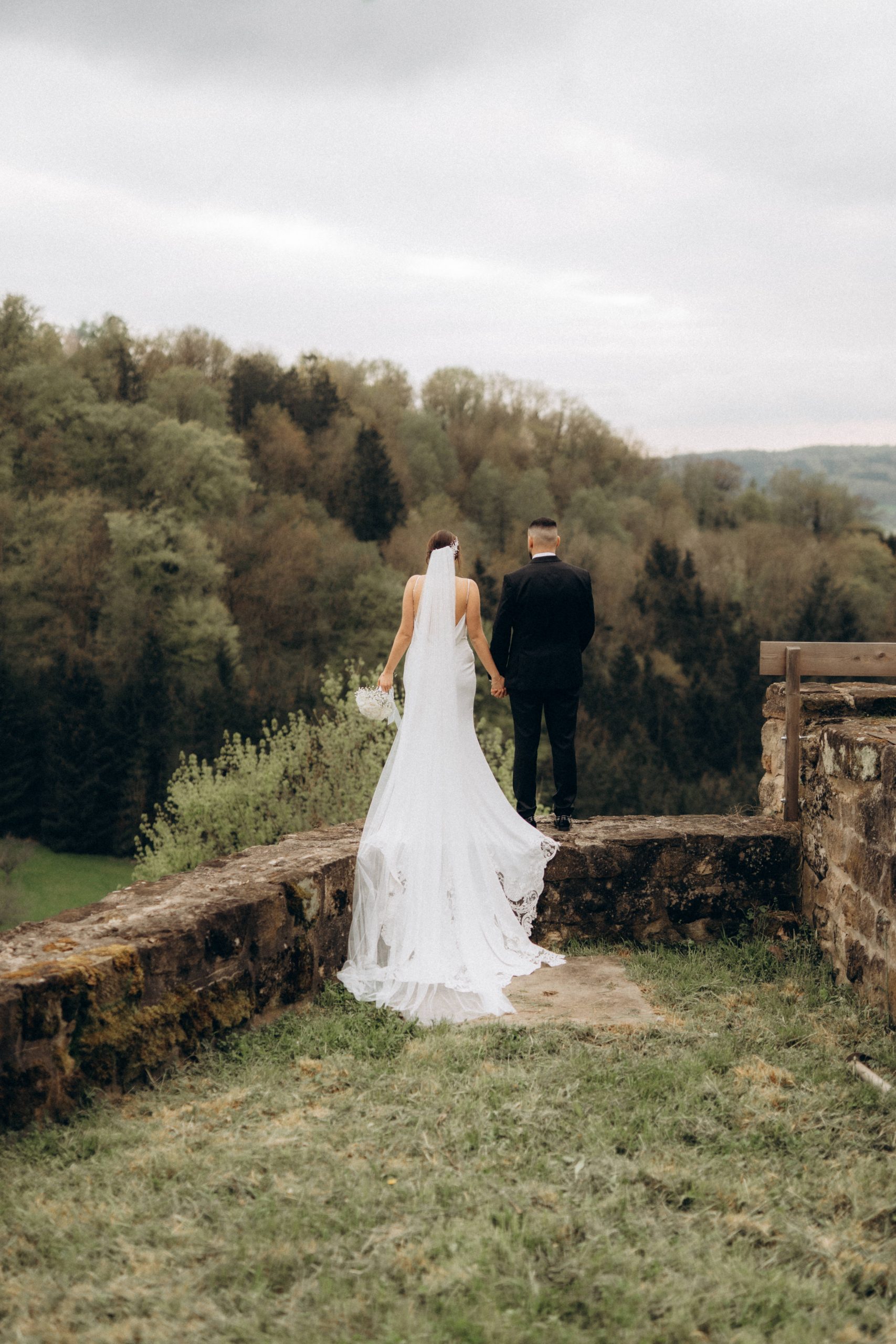 Brautpaar shooting in rudersberg an der burg waldenstein